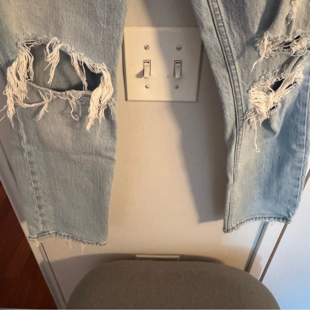Abercrombie & Fitch The Mom High High Light Blue Ripped Knee Jenas - Picture 5 of 7